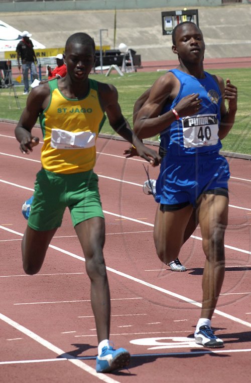 Ian Allen/Staff Photographer
Class 3 Boys 200m preliminary at the 2009 High Schools Boys and Girls Atlethics championships.