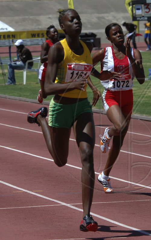 Ian Allen/Staff Photographer
Class 2 girls 200m preliminary at the 2009 High Schools Boys and Girls Atlethics Championships.