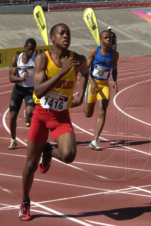 Ian Allen/Staff Photographer
Class 2 Boys 200m preliminary at the 2009 High Schools Boys and Girls Atlethics championships.
