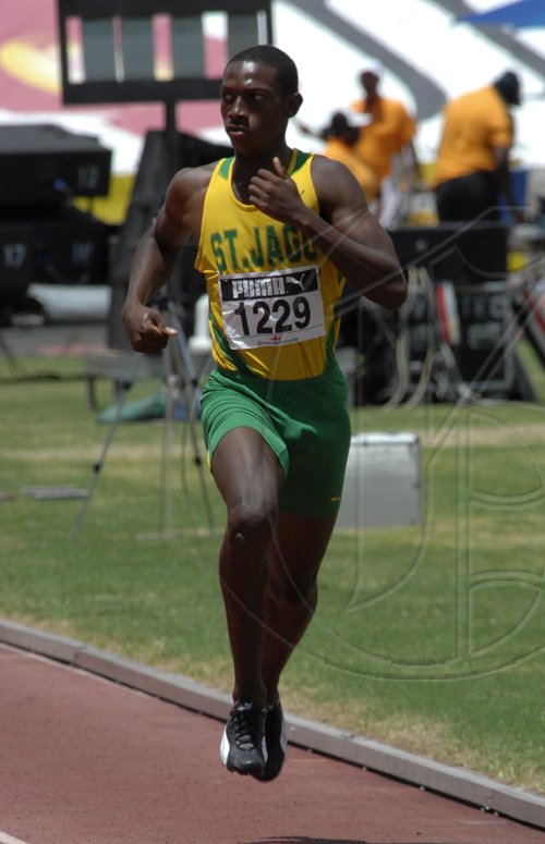 Ian Allen/Staff Photographer
Day 2 of the 2009 High School Boys and Girls Atlethics championships at the National Stadium.