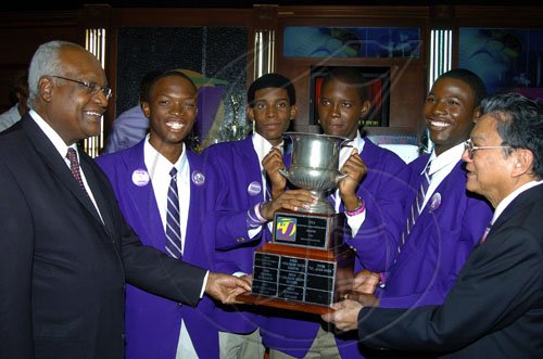 Peta-Gaye Clachar/Staff Photographer
Chairman of RJR Group Mr. Lester Spaulding (left) along ith guest speaker Mr. Lascelles Chin (right) presents the School Challenge Quiz (SCQ) winning trophy to KC at the SCQ)Finals at TVJ Studios on Tuesday, March 31, 2009.from left is the captain of the team Kenneth Peart,Alain N' Dalla, Roland Douglas and Oral Lawson.