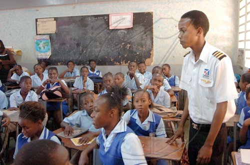Rudolph Brown/Chief Photographer
Young Pilot Roberto Moreland take over a class on Teachers Day, at Windward Road Primary and Junior High at 141 Windward Road in Kingston on Wednesday May 6-2009.