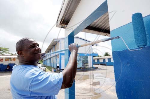 Ricardo Makyn/Staff Photographer
Mark Hamilton, a member of the Linstead and Bog Walk Taxi Association, paints a section of the Linstead Primary and Junior High School in St Catherine on Monday, Labour Day.

 May  on Monday 25.5.2009.