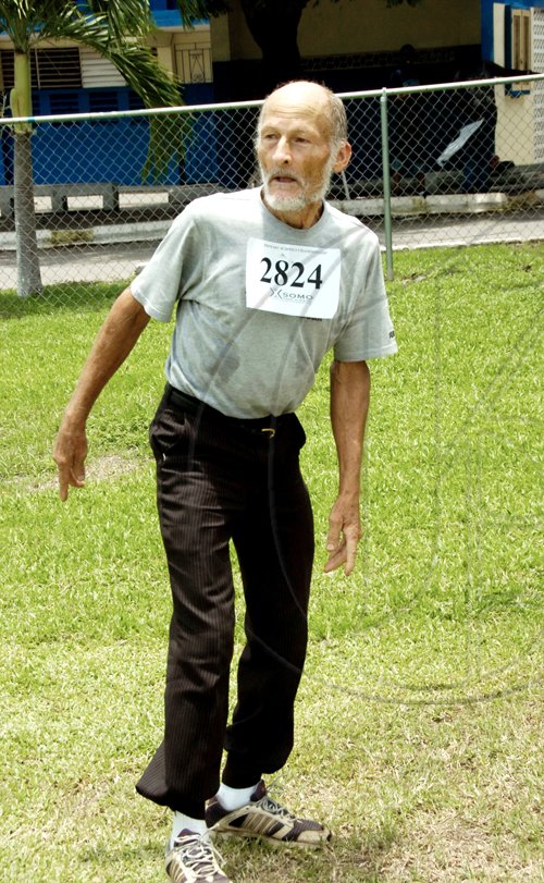 Norman Grindley/Chief Photographer
Senior citizens sports day at Jamaica college sports field.