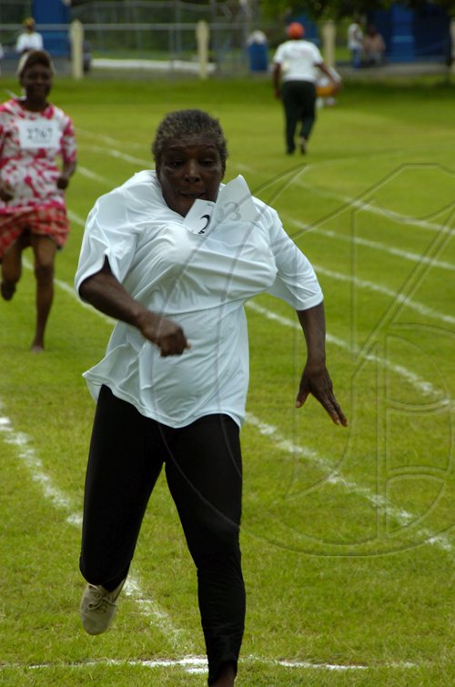 Norman Grindley/Chief Photographer
Senior citizens sports day at Jamaica college sports field.