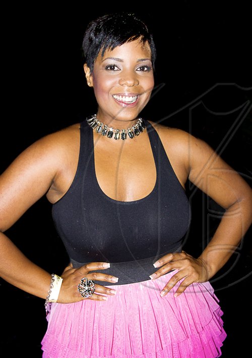 Timber-Lee rocks it in pink at party, Summer Bar-raage.