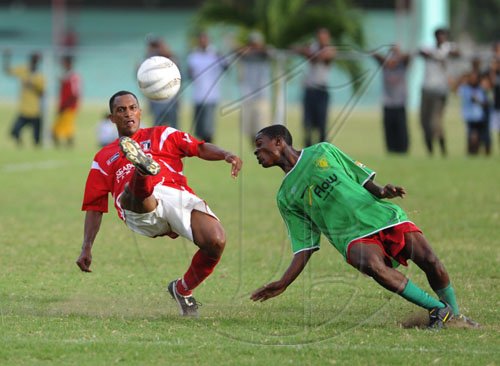 Ricardo Makyn/Staff Photographer.
August Town vs Humble Lion at Uwi Bowl on Saturday 6.6.2009.
Humble Lion player #15