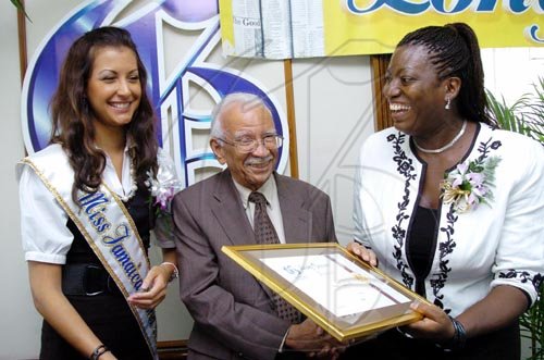 Peta-Gaye Clachar/Freelance Photographer
Gleaner company Long Service Awards at the Gleaner's North Street Office on Monday, September 21, 2009.