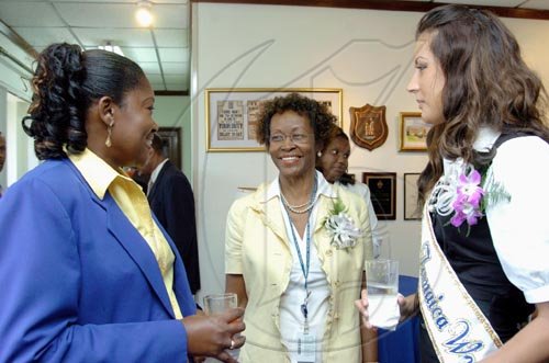 Peta-Gaye Clachar/Freelance Photographer
Gleaner company Long Service Awards at the Gleaner's North Street Office on Monday, September 21, 2009.