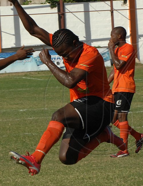 Ian Allen/Photographer
Tivoli Garden F.C. versus Humble Lions in Digicel National Premier League football at the Edward Seaga Oval.