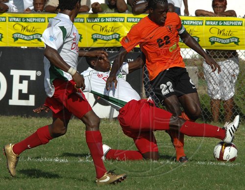 Ian Allen/Photographer
Tivoli Garden F.C. versus Humble Lions in Digicel National Premier League football at the Edward Seaga Oval.