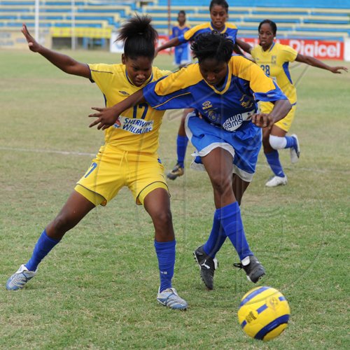 WomenFootballD20090701IA